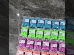 Surface lumineuse de quartz de cailloux de jardin d'aquarium décoratif jaune