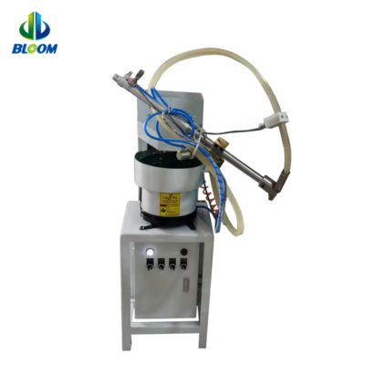 Qualité  Automatic Nut Feeder for Spot Welding with M5-M12 Compatibility 220V/50Hz Power and 0.5MPa Air Source usine