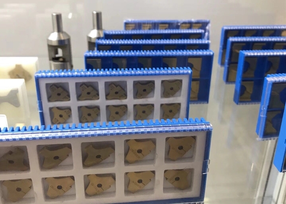 Les standards de l'industrie globaux ont adapté des lames et des supports aux besoins du client de coupeur pour la raboteuse d'astuce