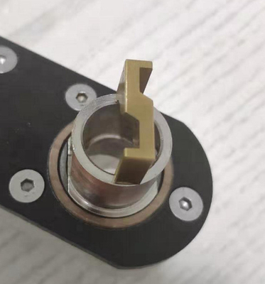 Dispositif de soudage à la pointe d'électrode avec coupeur et support