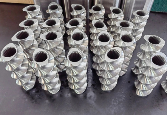 Métal W6mo5cr4V2 composants de vis Extrudeuse à double vis Pièces de rechange vis pour plastique
