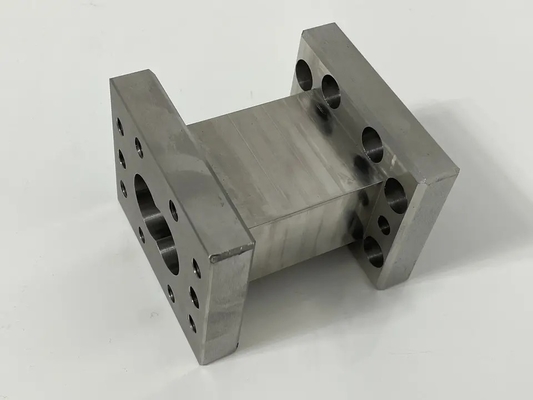 Éléments de vis et section de fût pour l'extrusion par double vis parallèle
