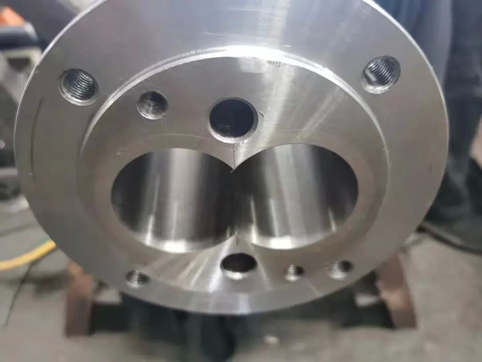 Bimétallique alliage PE feuille vis et fût pour machines en plastique extrudeuse à double vis Barils de machine de segment