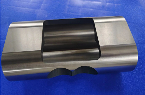 L'extrudeur est équipé d'un revêtement à manches conçu sur mesure pour des exigences d'extrusion uniques