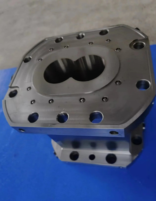 L'extrudeur est équipé d'un revêtement à manches conçu sur mesure pour des exigences d'extrusion uniques