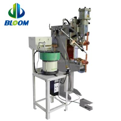 Machine de soudage automatique à résistance de transport de boulons à écrous avec alimentation en trois phases et capacité nominale de 100 KVA