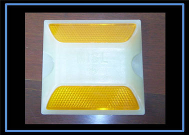 La route en plastique de chaussée de protection cloute Gloe dans haut évident foncé/luminescent