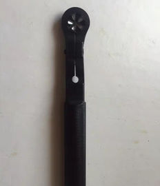Trimmer tenu dans la main d'électrode pour les astuces de polissage de chapeau avec la bonne représentation