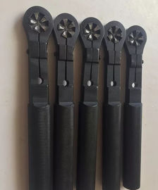 Trimmer tenu dans la main d'électrode pour les astuces de polissage de chapeau avec la bonne représentation