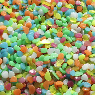 la lueur de 1.5mm dans les cailloux foncés rougeoient des graviers pour les accessoires à la maison de décoration de yard
